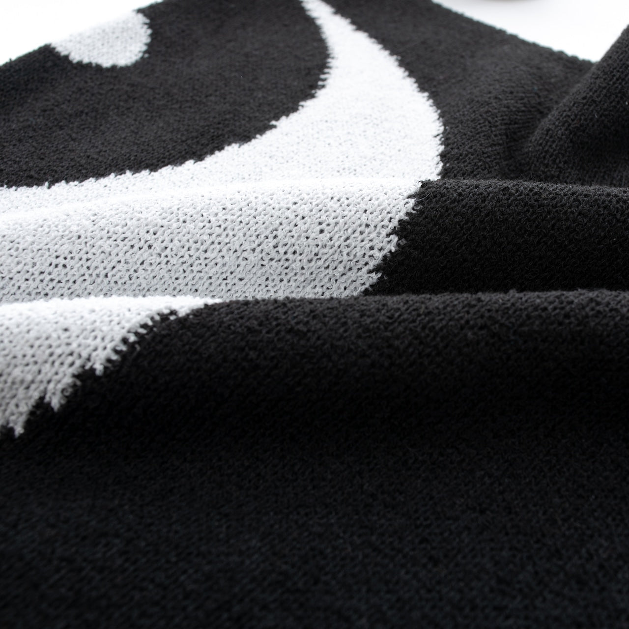 BIG YING YANG KNIT BAG