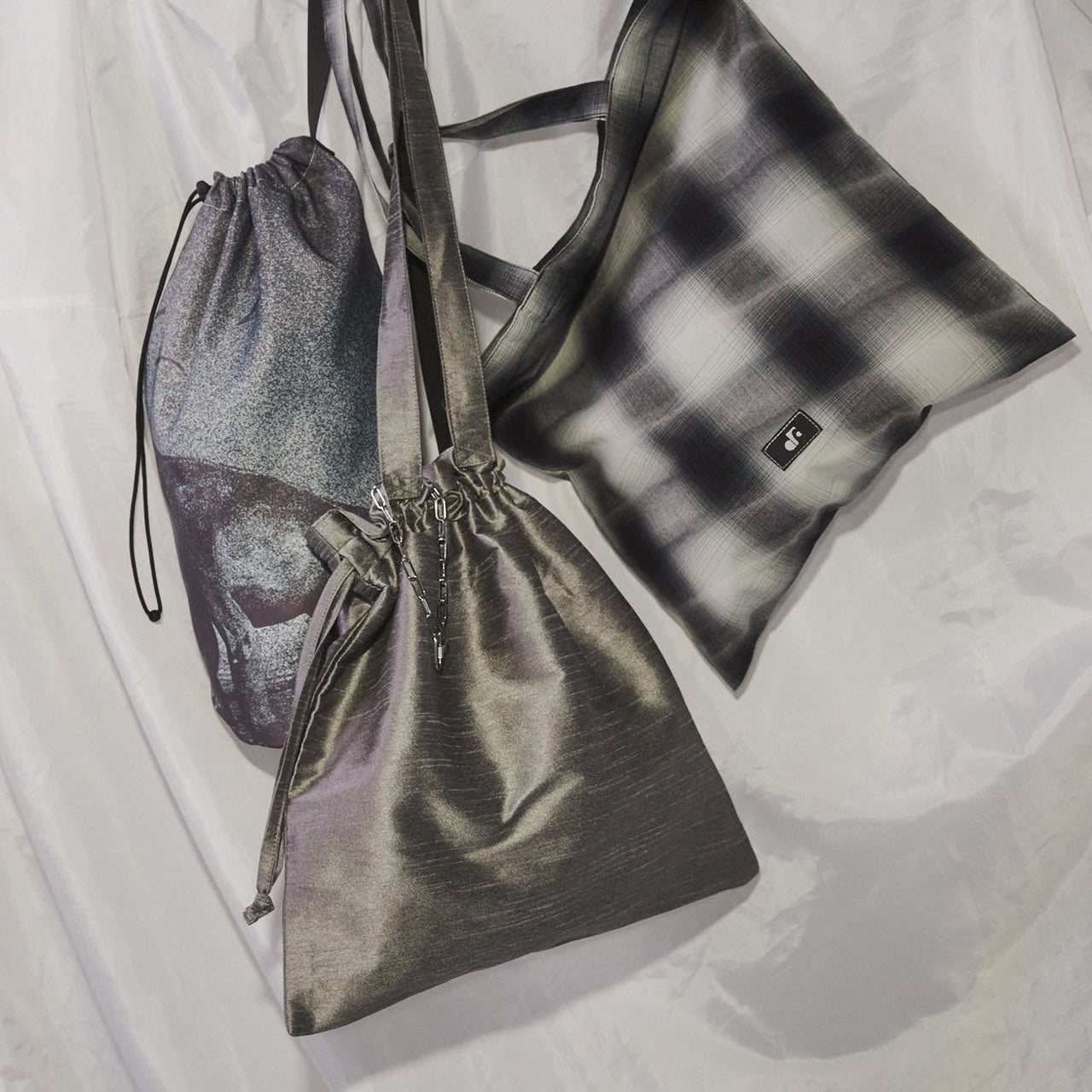 SHINY PUESE TOTE BAG(SILVER GRAY)
