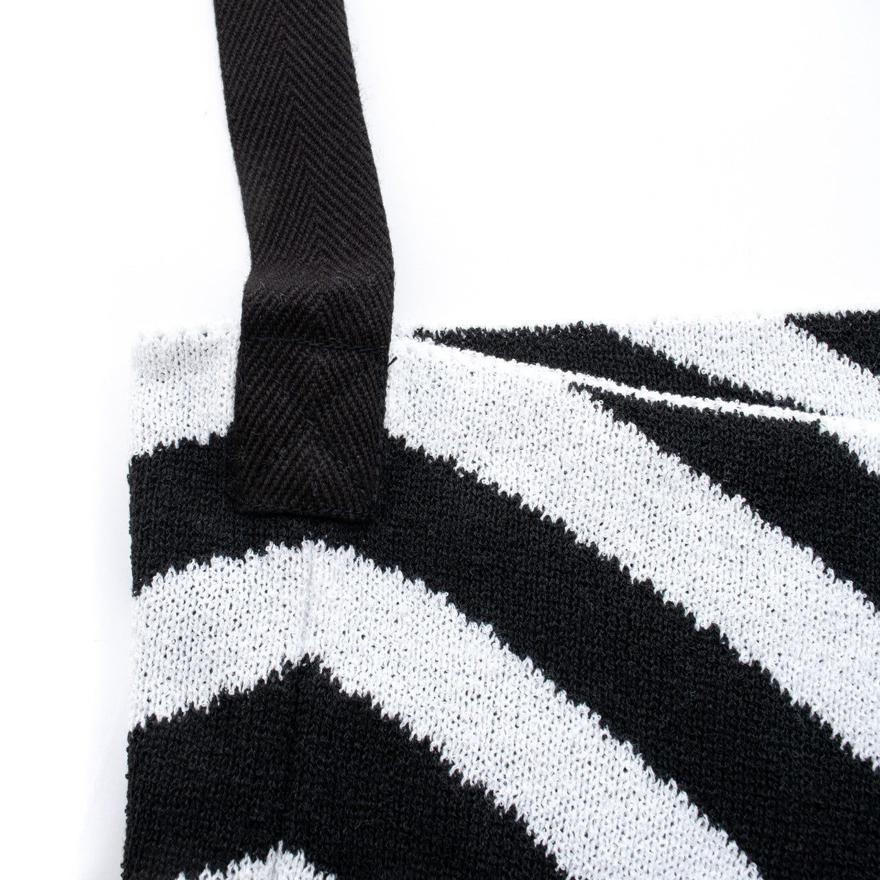 ZEBRA KNIT BAG