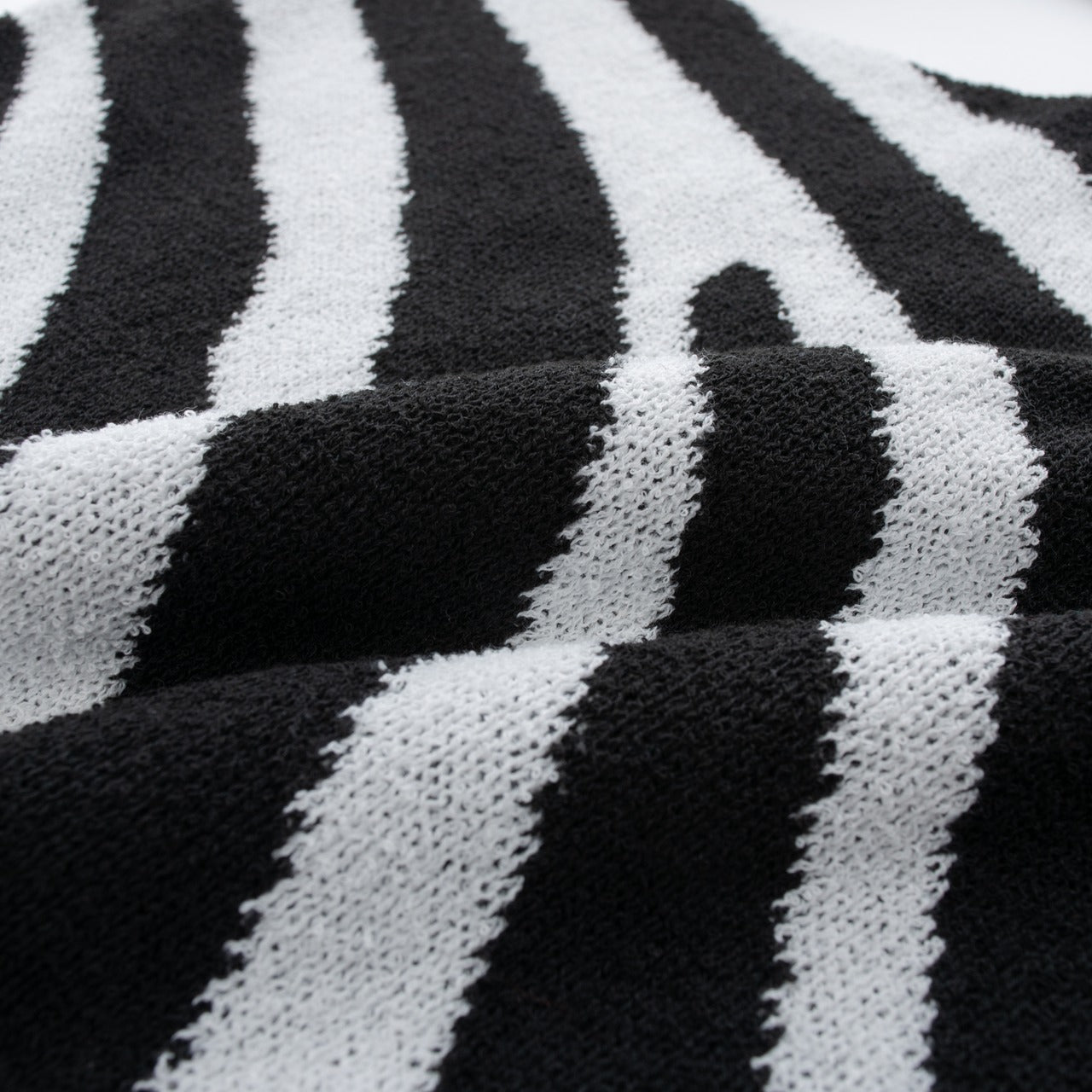 ZEBRA KNIT BAG